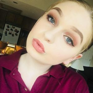 Meet your Posher, Hailey